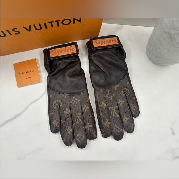 Louis Vuitton Black Gloves - Picture 6 of 6